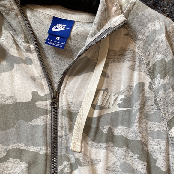 Nike hoodie with zipper size L - Picture 2 of 4